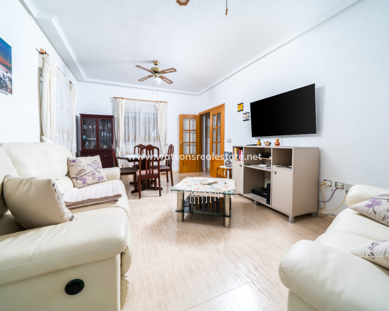 Resale - Freistendhe Villa - Urb. La Marina