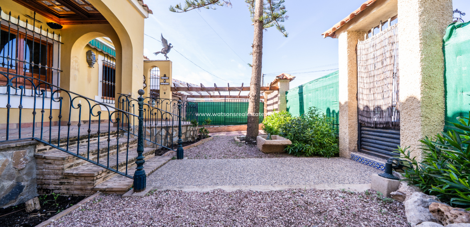 Resale - Freistendhe Villa - Urb. La Marina