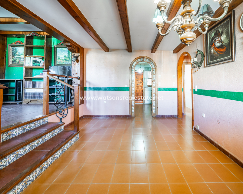 Resale - Freistendhe Villa - Urb. La Marina