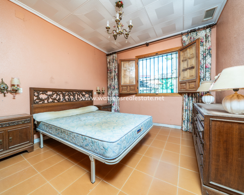 Resale - Freistendhe Villa - Urb. La Marina