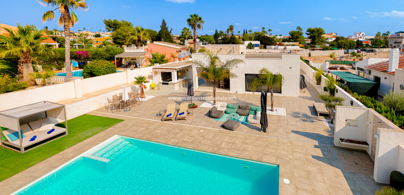 Resale - Freistendhe Villa - Urb. La Marina