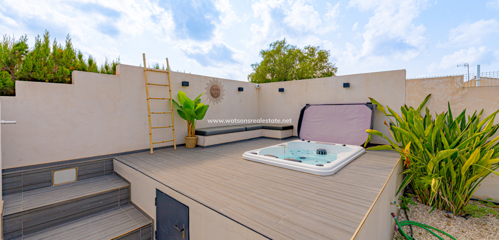 Resale - Freistendhe Villa - Urb. La Marina