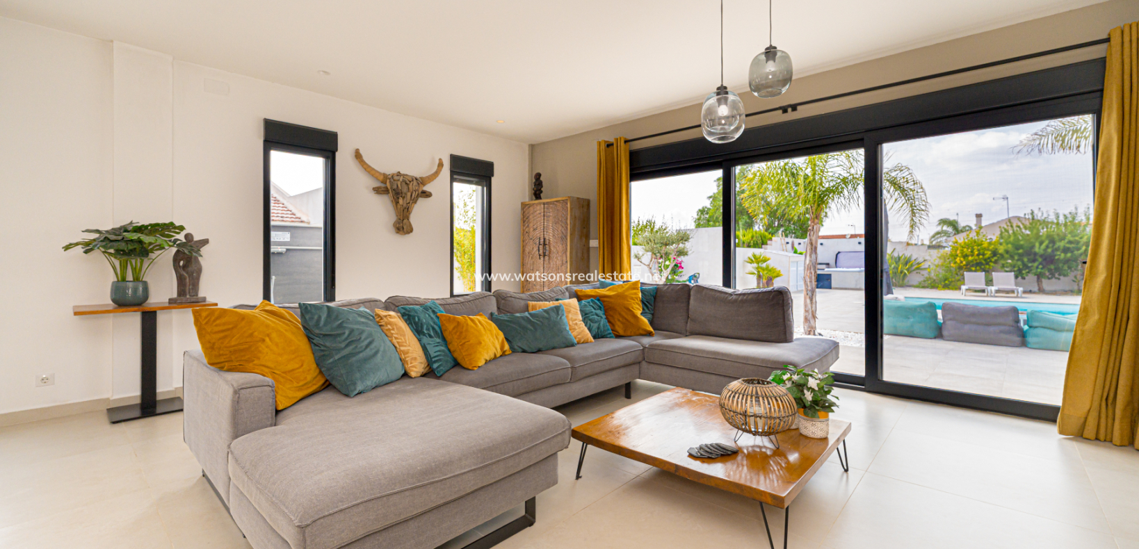 Resale - Freistendhe Villa - Urb. La Marina