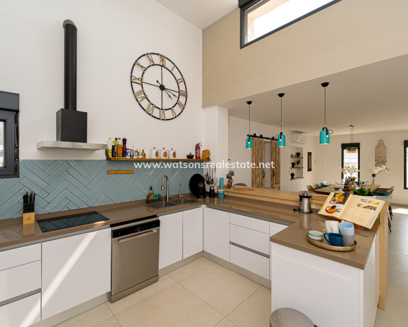 Resale - Freistendhe Villa - Urb. La Marina