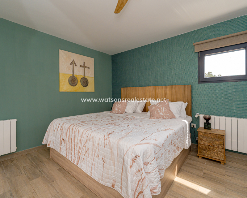 Resale - Freistendhe Villa - Urb. La Marina