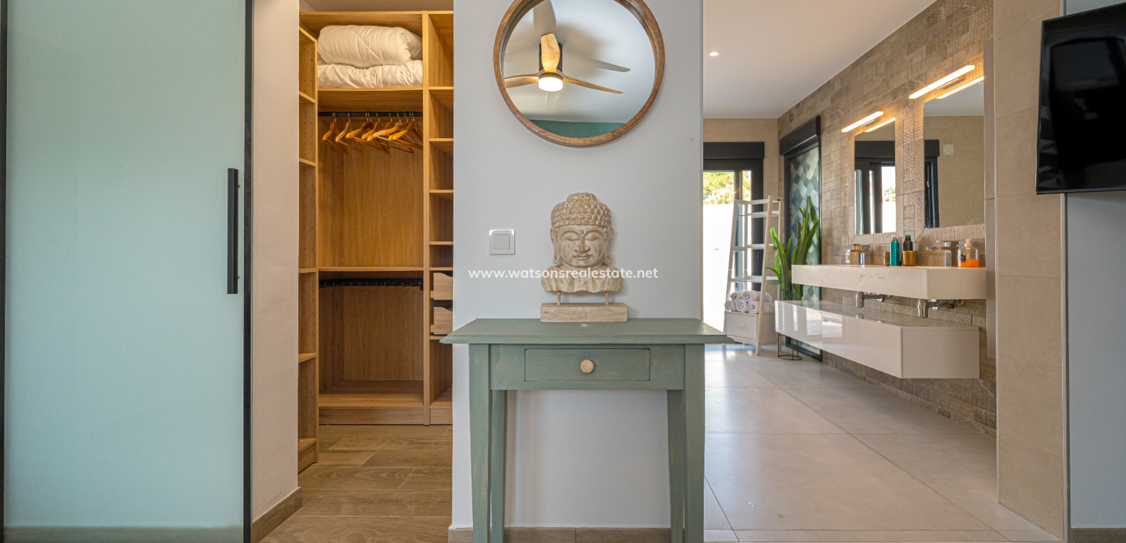 Resale - Freistendhe Villa - Urb. La Marina