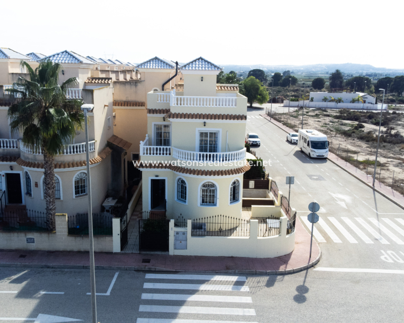 Resale - Freistendhe Villa - Urb. La Marina