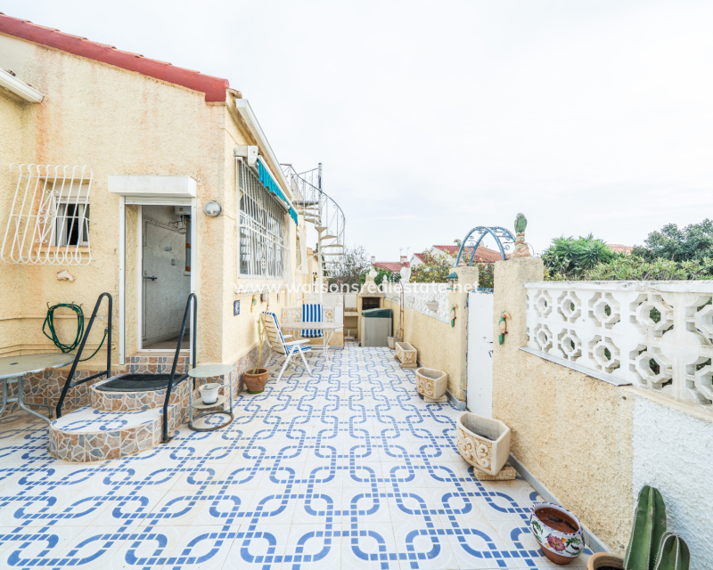 Resale - Freistendhe Villa - Urb. La Marina