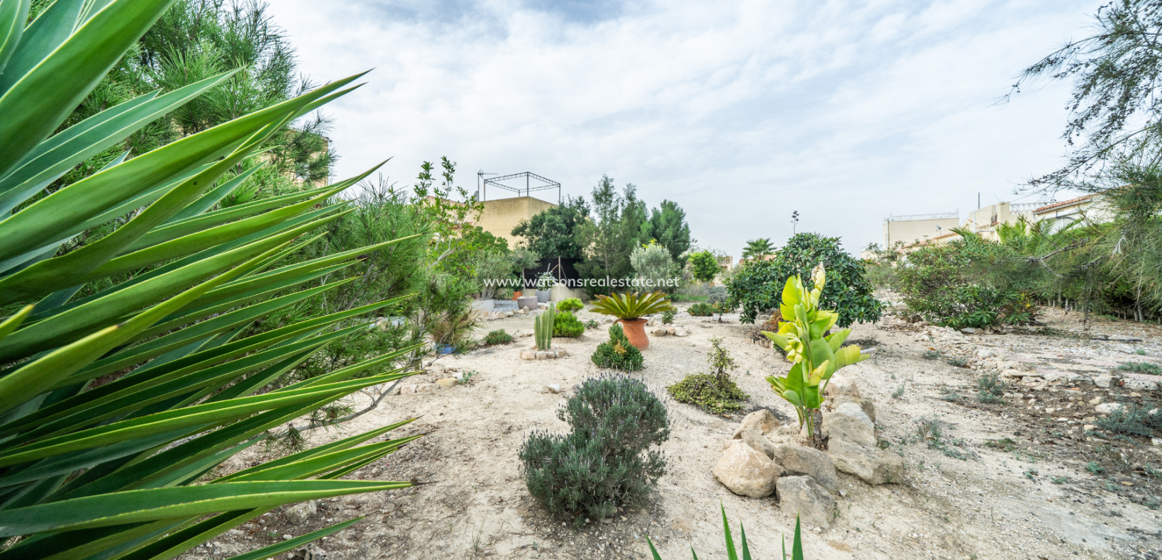 Resale - Freistendhe Villa - Urb. La Marina