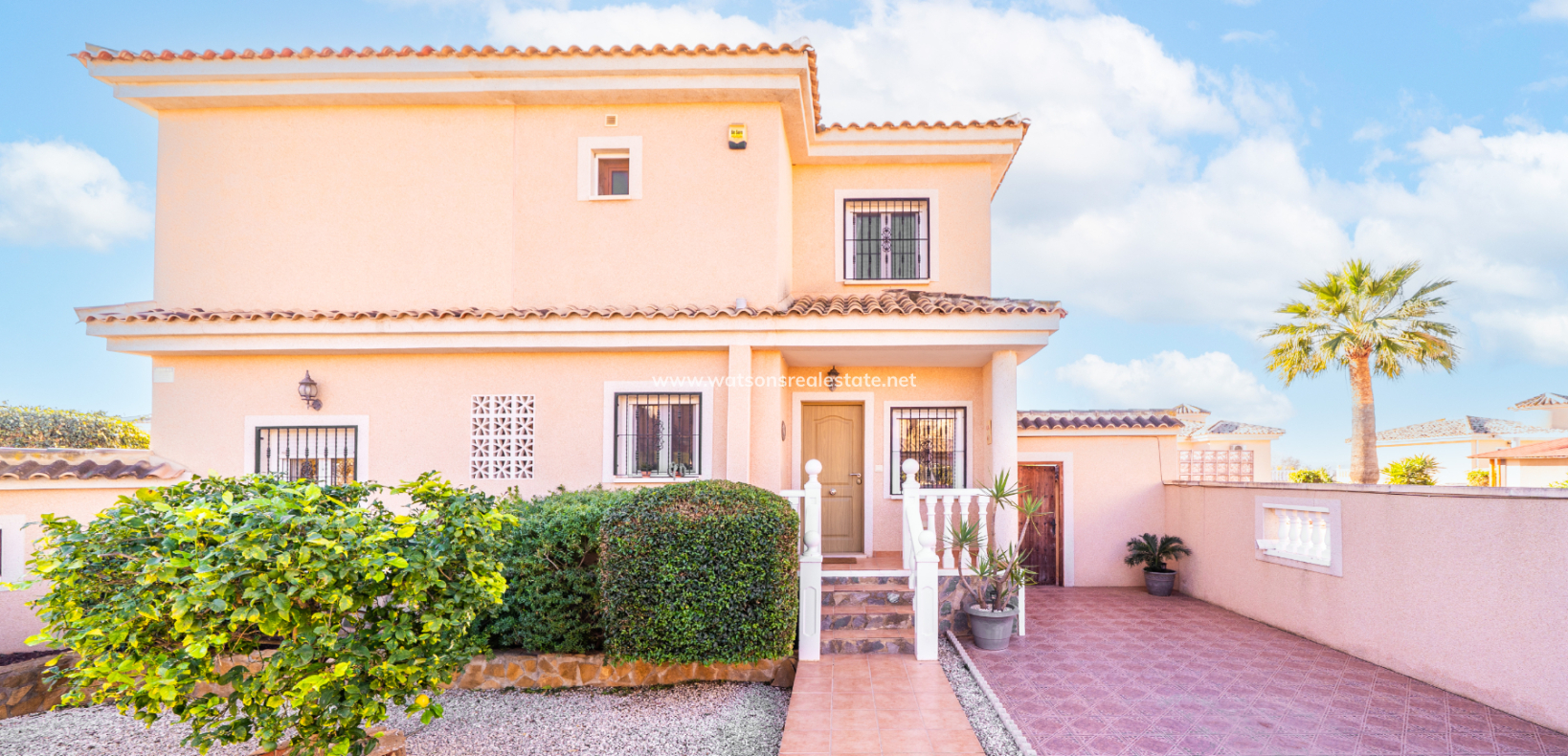 Resale - Freistendhe Villa - Urb. La Marina