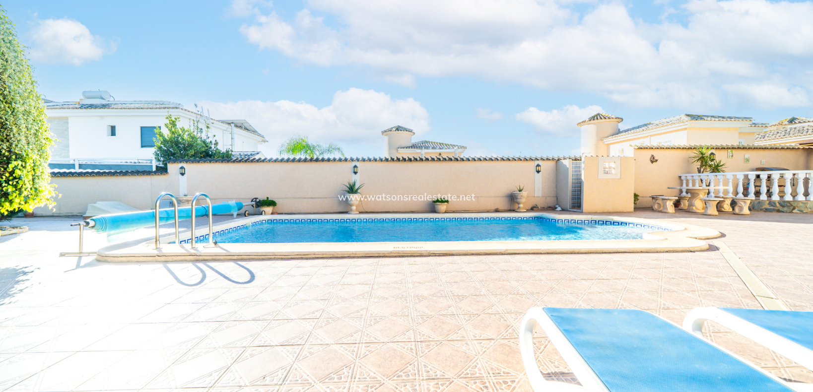 Resale - Freistendhe Villa - Urb. La Marina