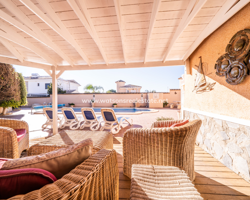 Resale - Freistendhe Villa - Urb. La Marina