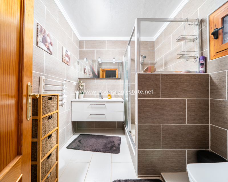 Resale - Freistendhe Villa - Urb. La Marina