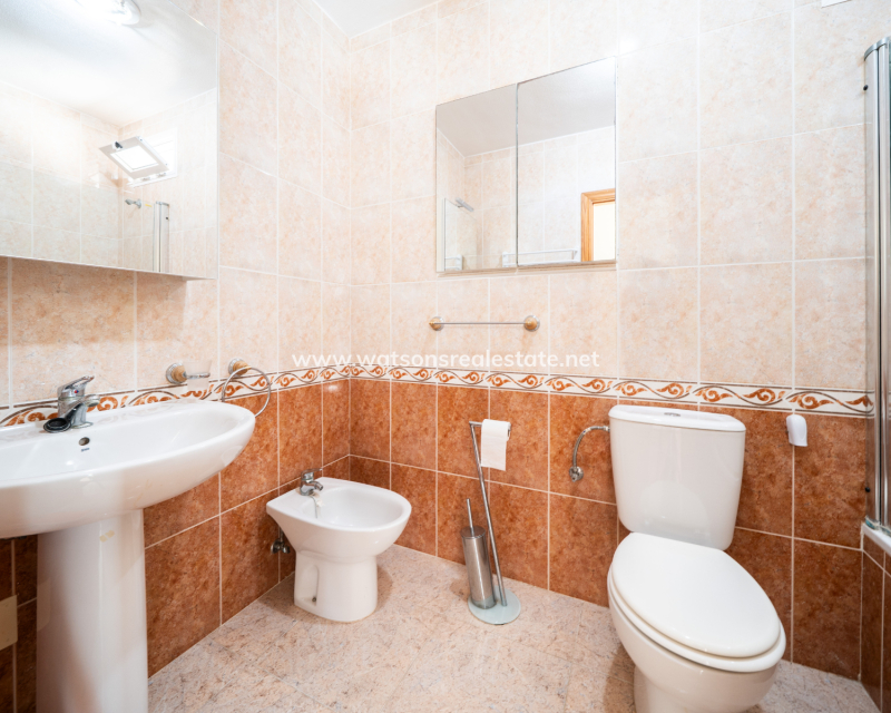 Resale - Freistendhe Villa - Urb. La Marina