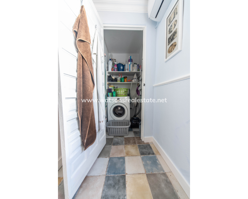 Resale - Freistendhe Villa - Urb. La Marina