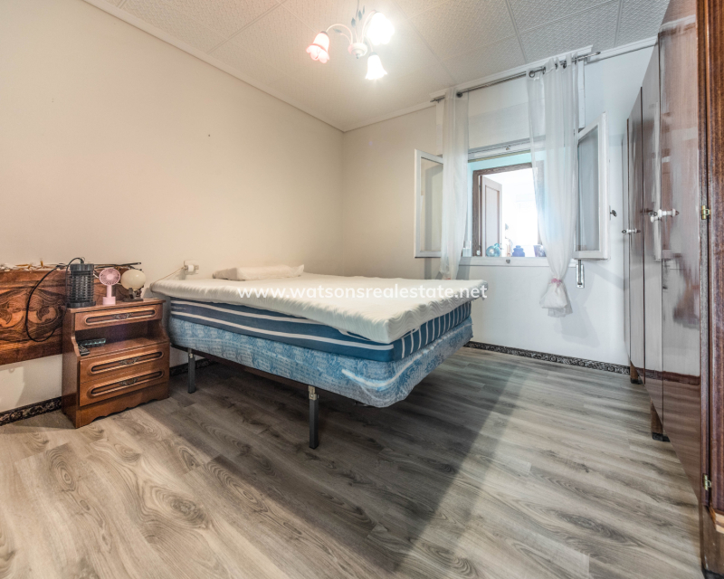 Resale - Freistendhe Villa - Urb. La Marina