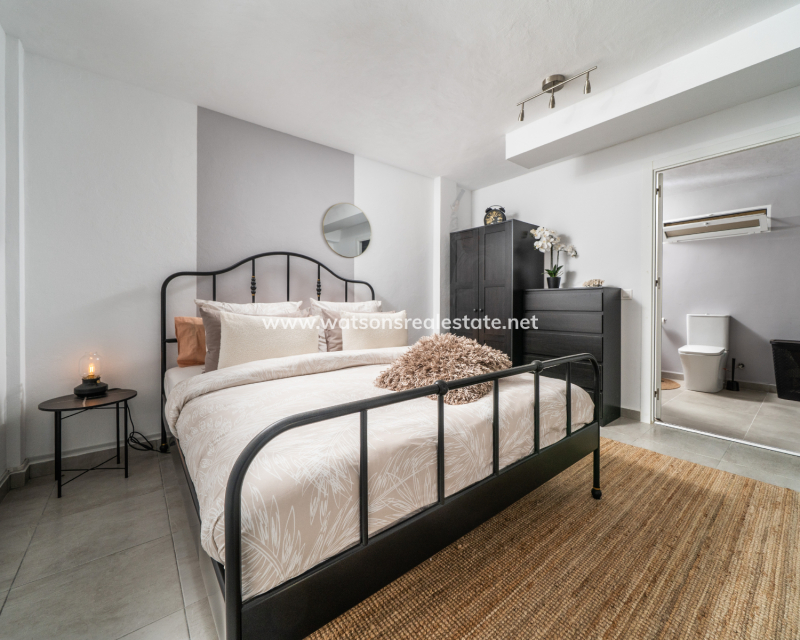 Resale - Freistendhe Villa - Urb. La Marina