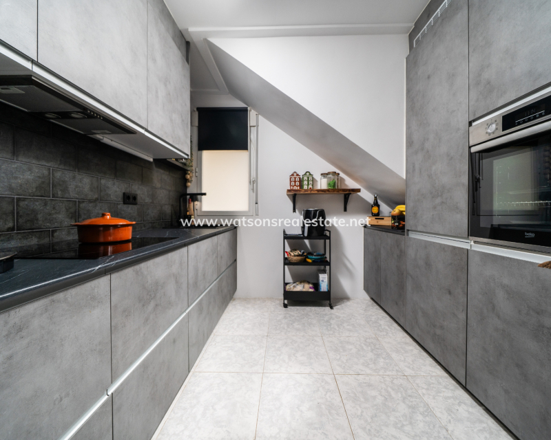 Resale - Freistendhe Villa - Urb. La Marina