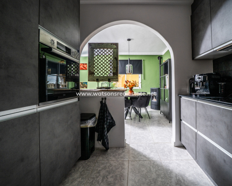 Resale - Freistendhe Villa - Urb. La Marina