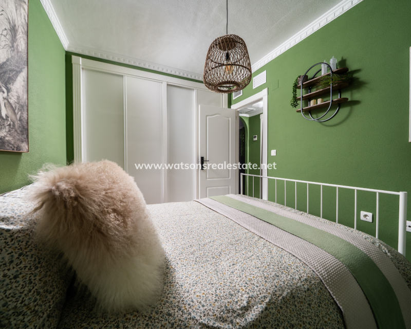 Resale - Freistendhe Villa - Urb. La Marina