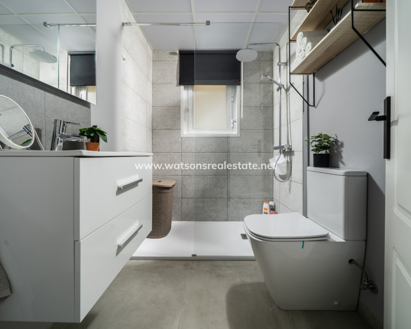 Resale - Freistendhe Villa - Urb. La Marina