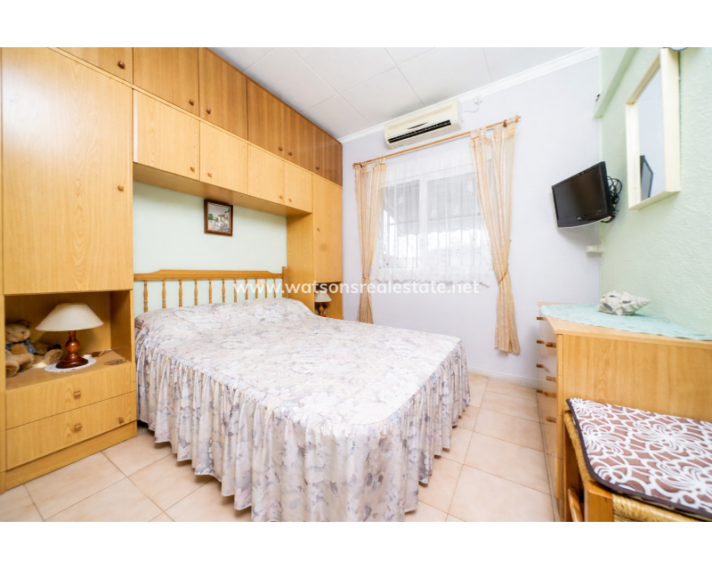 Resale - Freistendhe Villa - Urb. La Marina