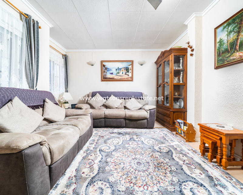 Resale - Freistendhe Villa - Urb. La Marina