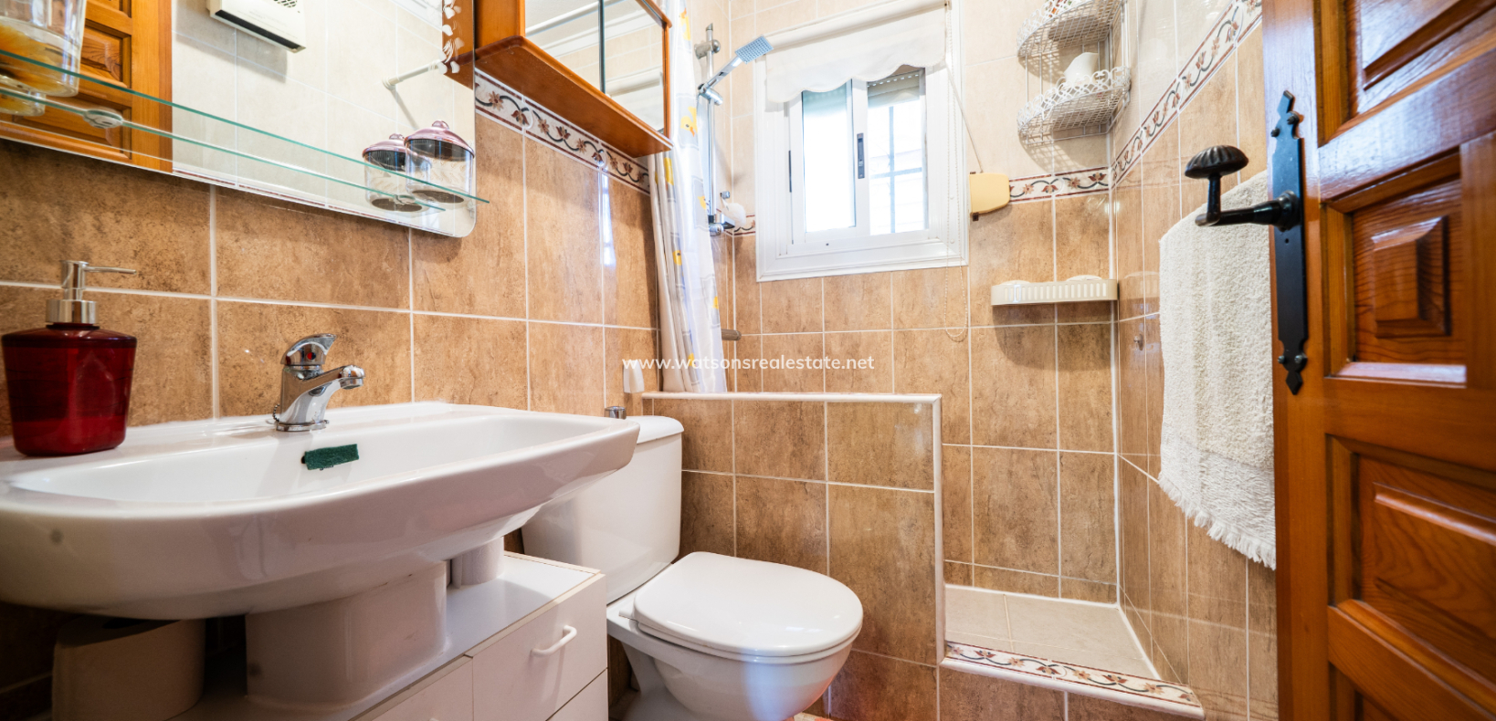 Resale - Freistendhe Villa - Urb. La Marina