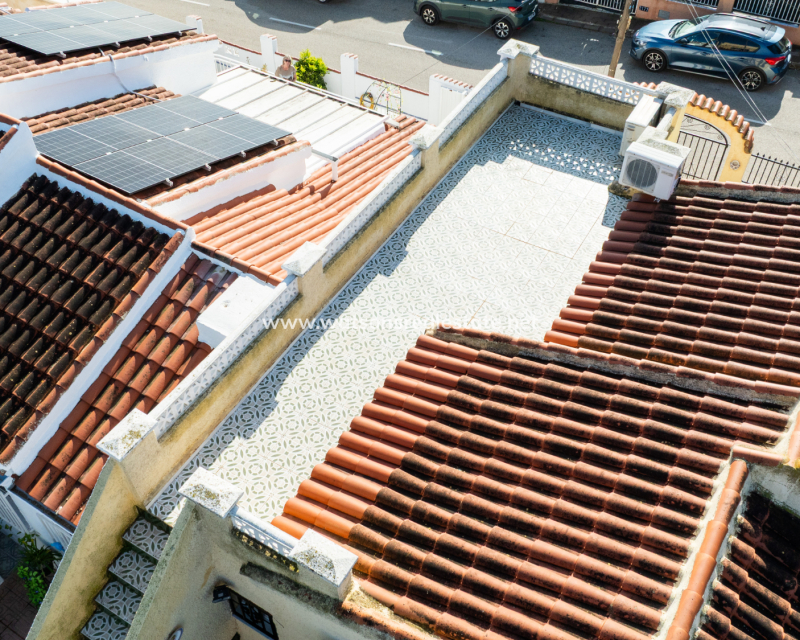 Resale - Freistendhe Villa - Urb. La Marina