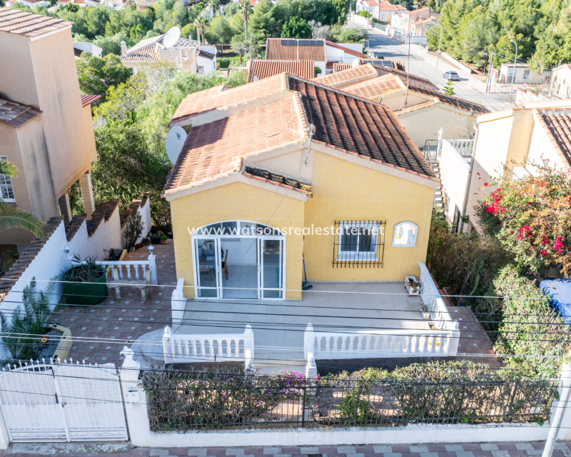 Resale - Freistendhe Villa - Urb. La Marina