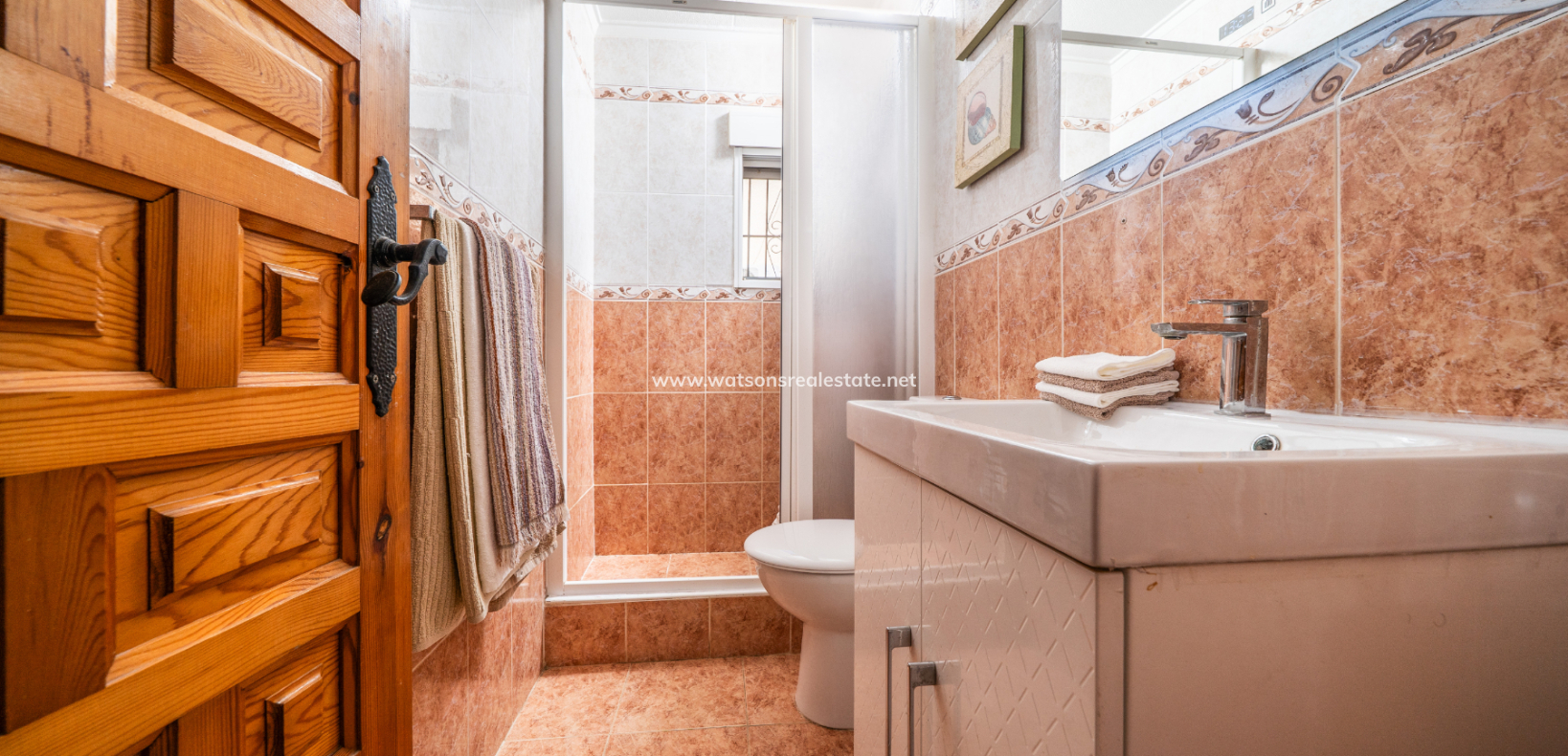 Resale - Freistendhe Villa - Urb. La Marina