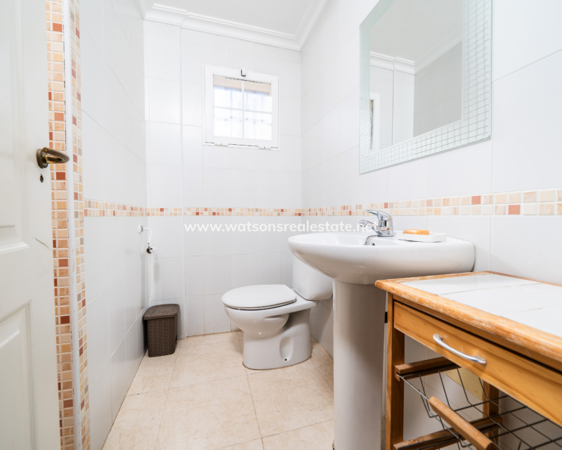 Resale - Freistendhe Villa - Urb. La Marina