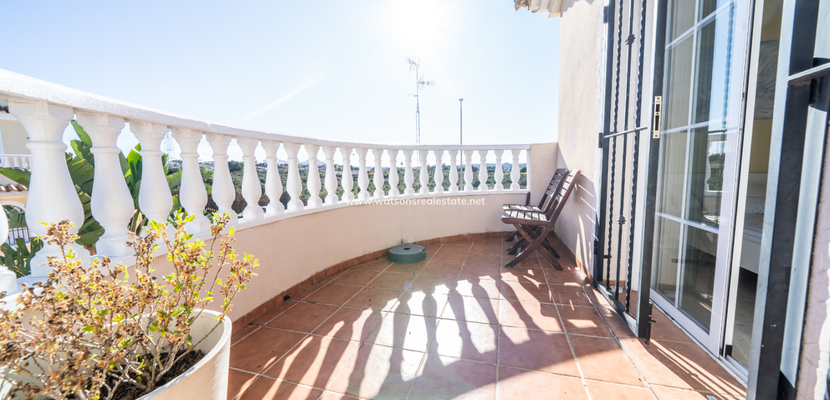 Resale - Freistendhe Villa - Urb. La Marina