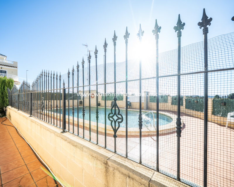 Resale - Freistendhe Villa - Urb. La Marina