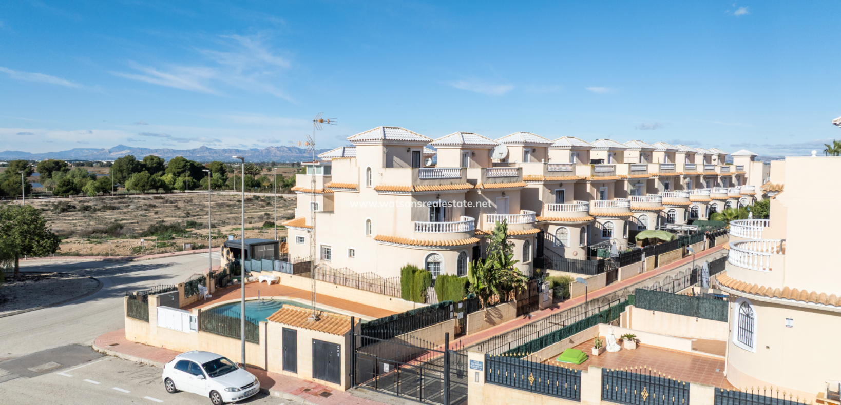 Resale - Freistendhe Villa - Urb. La Marina