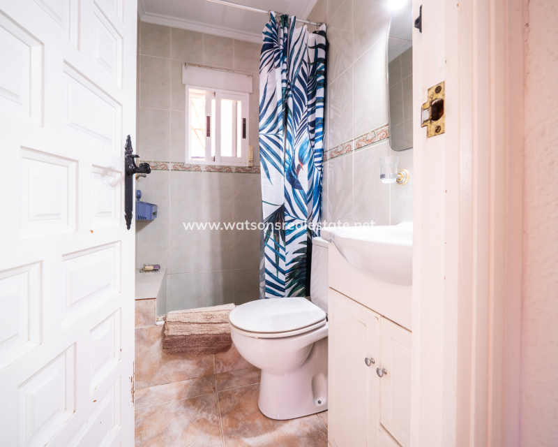 Resale - Freistendhe Villa - Urb. La Marina