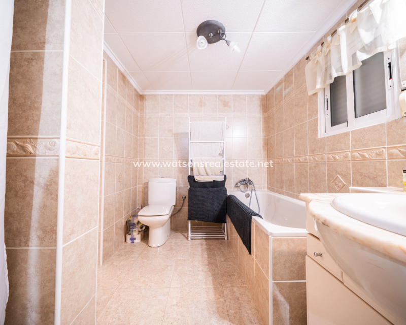 Resale - Freistendhe Villa - Urb. La Marina