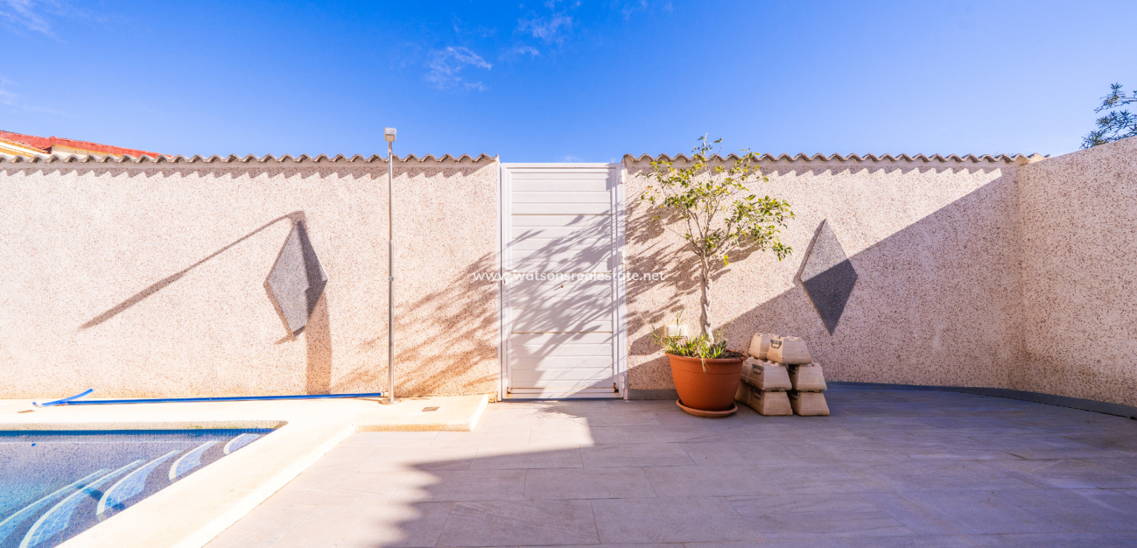 Resale - Freistendhe Villa - Urb. La Marina