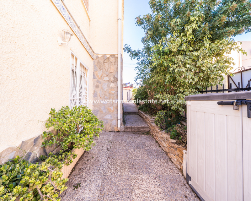 Resale - Freistendhe Villa - Urb. La Marina