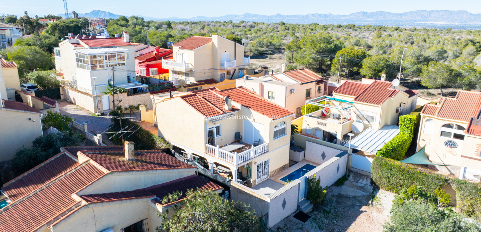 Resale - Freistendhe Villa - Urb. La Marina