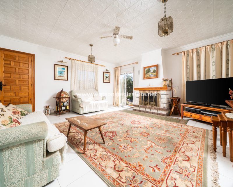 Resale - Freistendhe Villa - Urb. La Marina