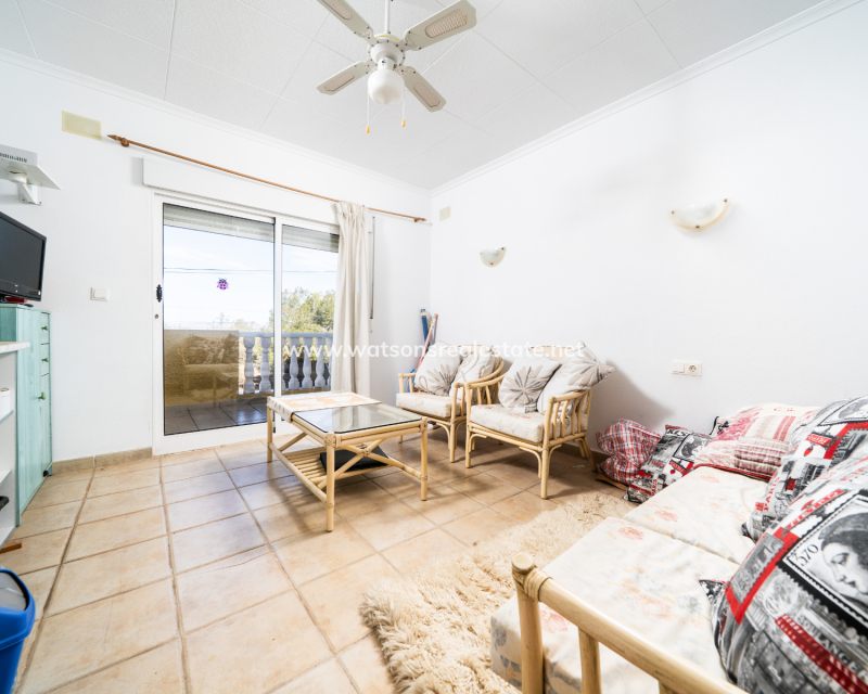 Resale - Freistendhe Villa - Urb. La Marina