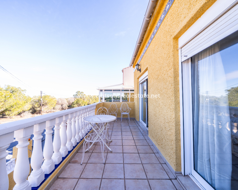 Resale - Freistendhe Villa - Urb. La Marina