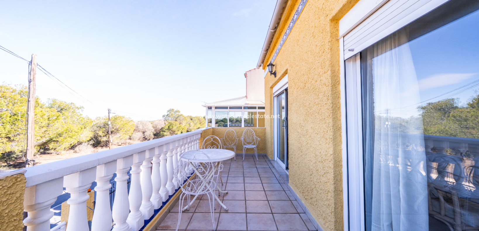 Resale - Freistendhe Villa - Urb. La Marina