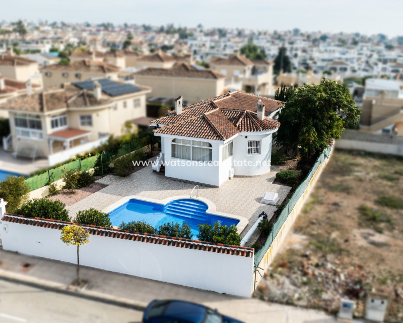 Resale - Freistendhe Villa - Urb. La Marina