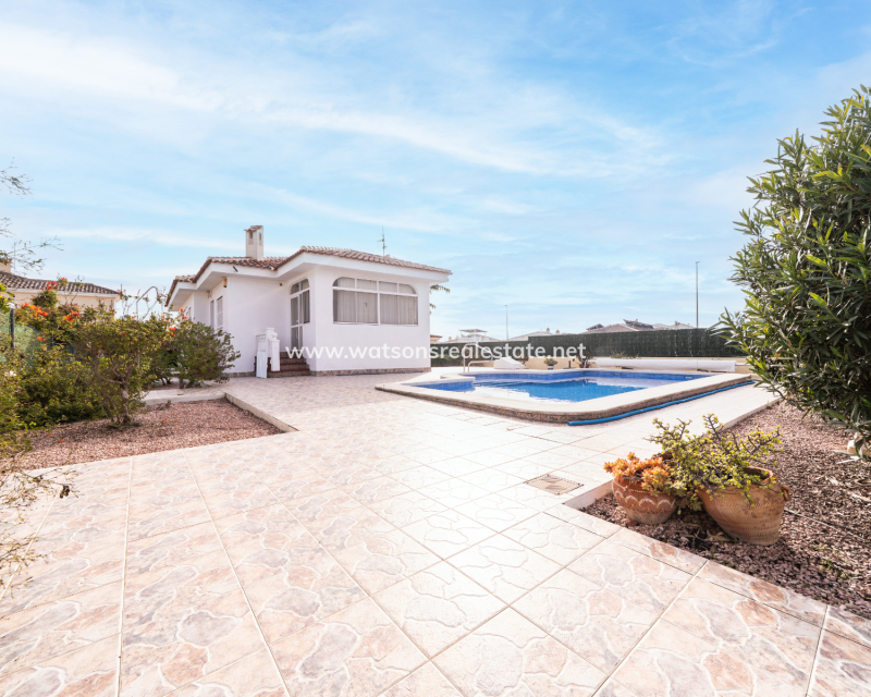 Resale - Freistendhe Villa - Urb. La Marina