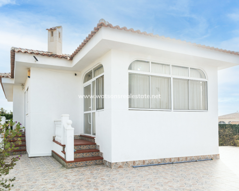 Resale - Freistendhe Villa - Urb. La Marina