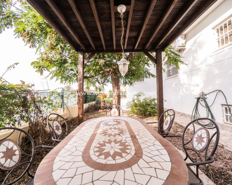 Resale - Freistendhe Villa - Urb. La Marina