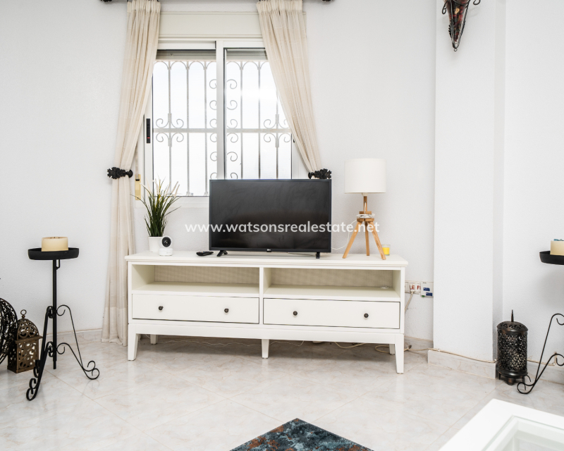 Resale - Freistendhe Villa - Urb. La Marina