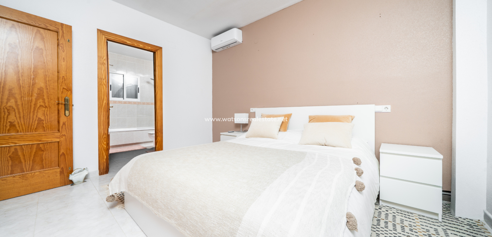 Resale - Freistendhe Villa - Urb. La Marina